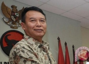 anggota-komisi-i-dari-pdip-tb-hasanuddin
