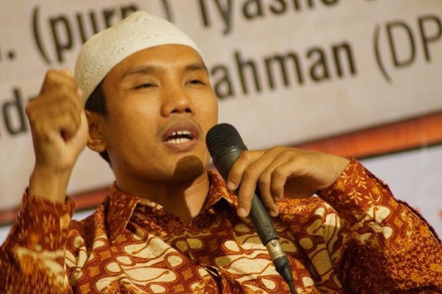 KH Hafidz Abdurrahman (DPP HTI) - DSC030941