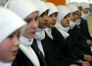 pelajar siswi berjilbab