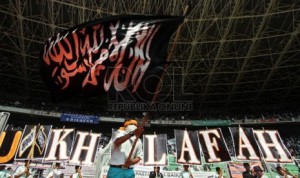 massa-hizbut-tahrir-indonesia-hti-mengikuti-puncak-acara-muktamar-_130602201355-767