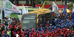 demo buruh di jakarta 1 september 2015